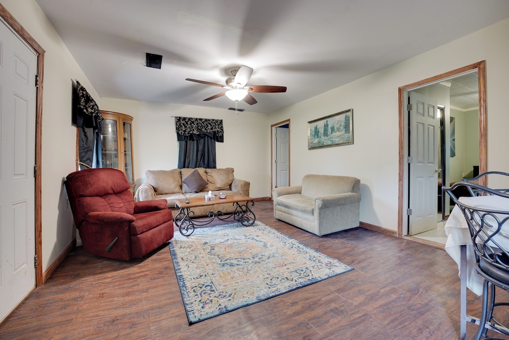 Riverside Niles Retreat with Fire Pit and Grill — hotel in Niles