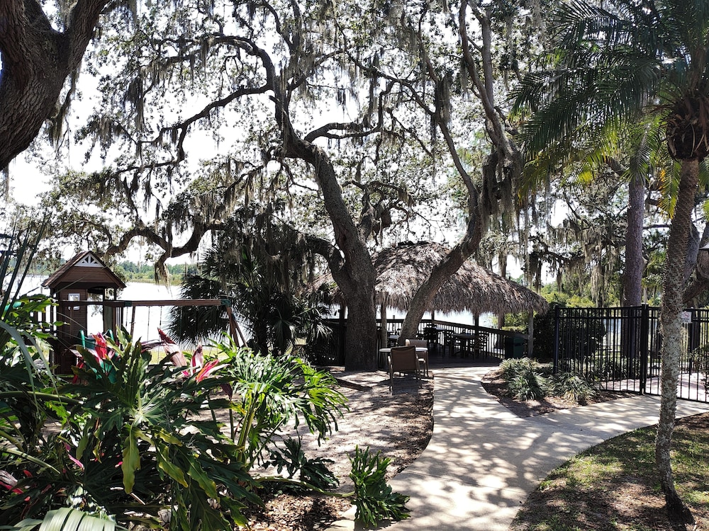 Grand Lake Resort - carbon neutral hotel in Kissimmee
