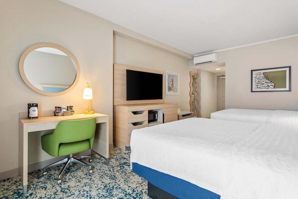 Hampton Inn & Suites St. Petersburg Downtown - photo 34