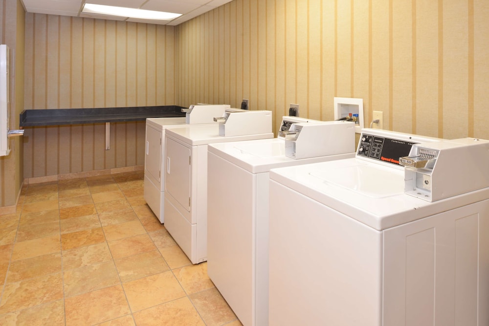 Hampton Inn & Suites Salisbury Fruitland - photo 30