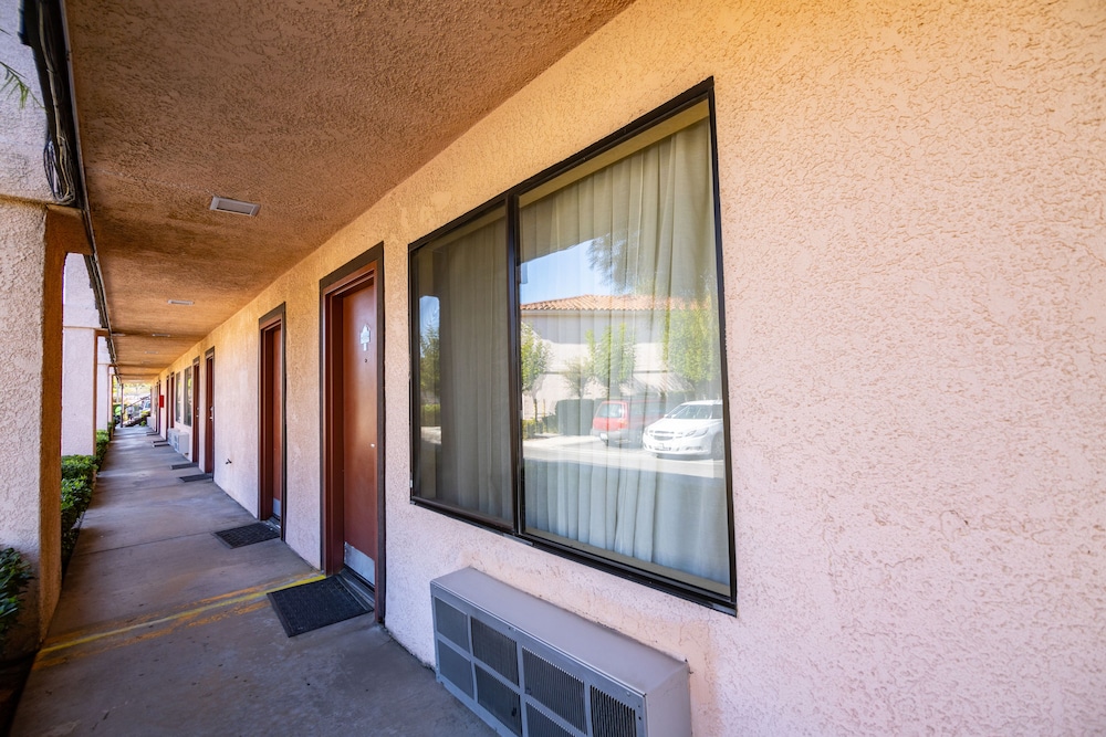 Hospitality Inn San Bernardino Redlands - photo 15