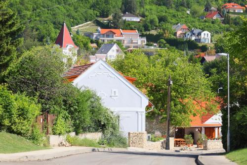 Arácsi Vendégház — Balatonfured — photo 3