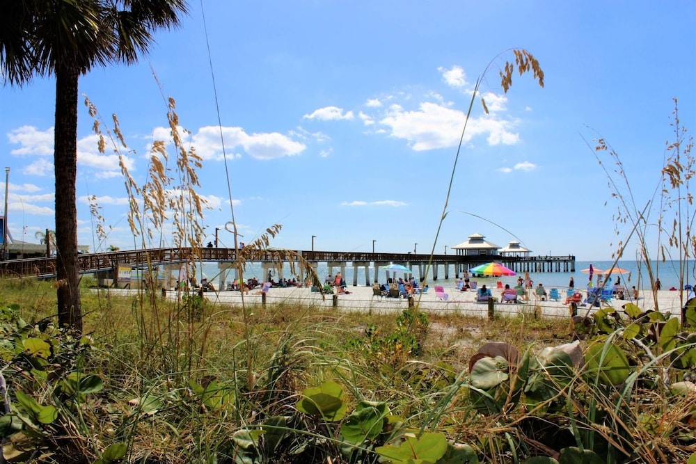 Shamron Beach — 4-Star Luxury Hotel in Fort Myers Beach, United States