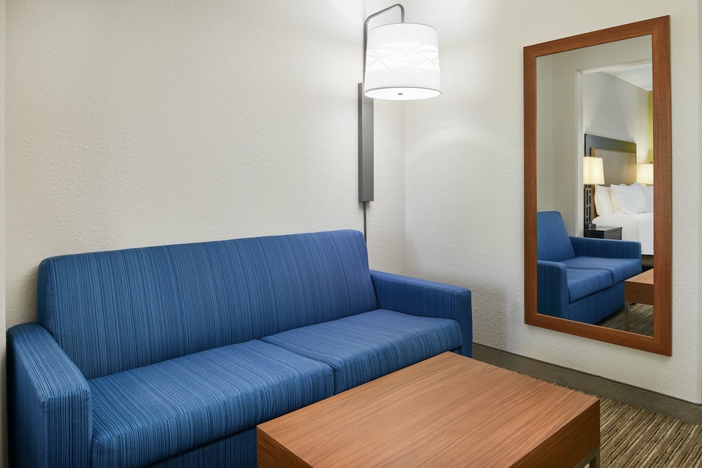 Holiday Inn Express & Suites Jacksonville SE Med Ctr Area by IHG - photo 23