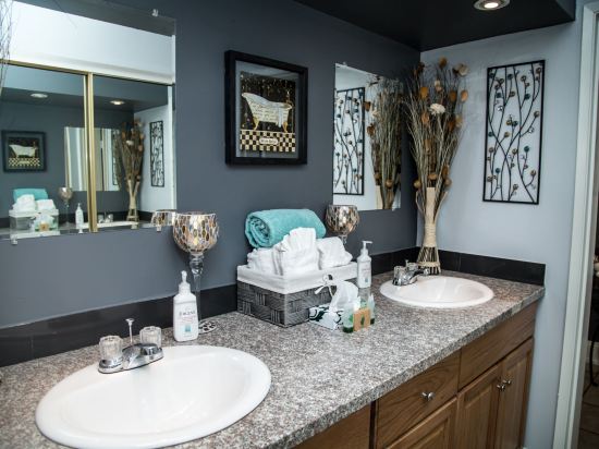 International Hotel and Suites - photo 18