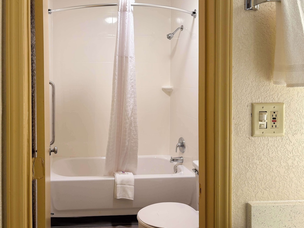 Sunset Inn Northlake - photo 23