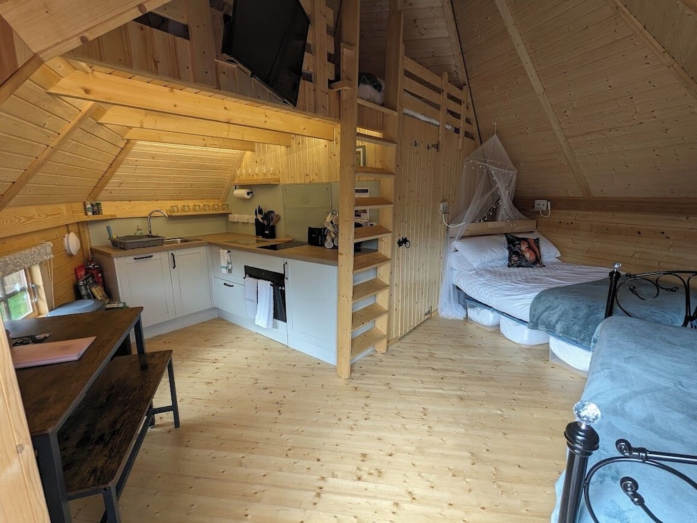 Woods Meadow Glamping — West Malling — photo 4