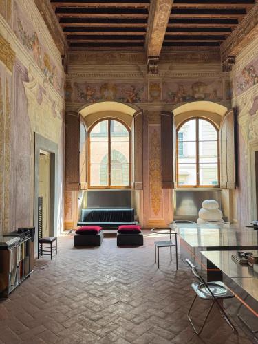 Impressive renaissance residence with elevator — 4-Star Luxury Hotel in Florence, Italy