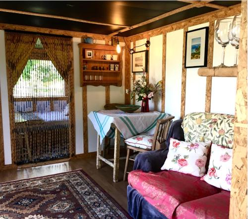 Field Hut — 4-Star Luxury Hotel in Wadebridge, United Kingdom