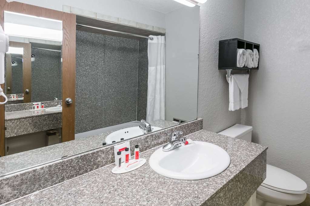 Ramada by Wyndham Oklahoma City Airport North - photo 13