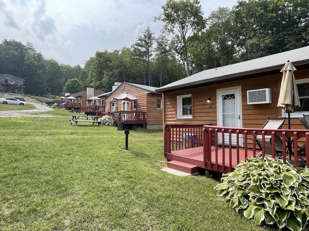 Hill View Motel and Cottages - photo 53