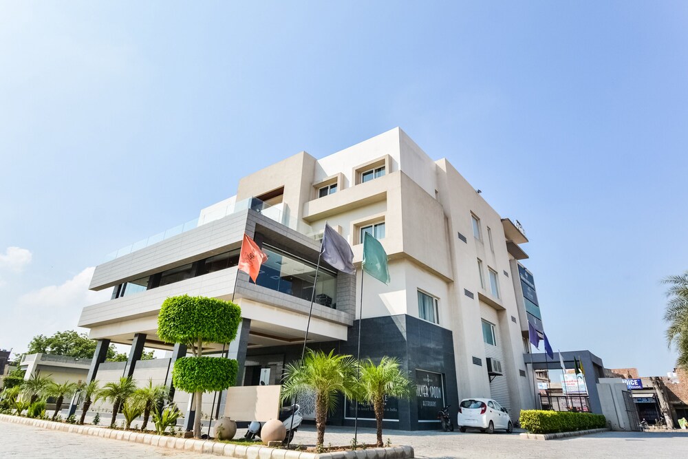 Palette Hotel Solitaire Grand in Sirsa, India