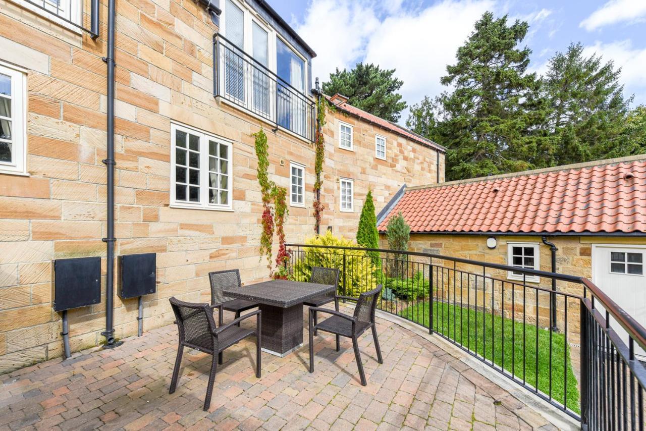 Rambling Rose in Whitby, United Kingdom