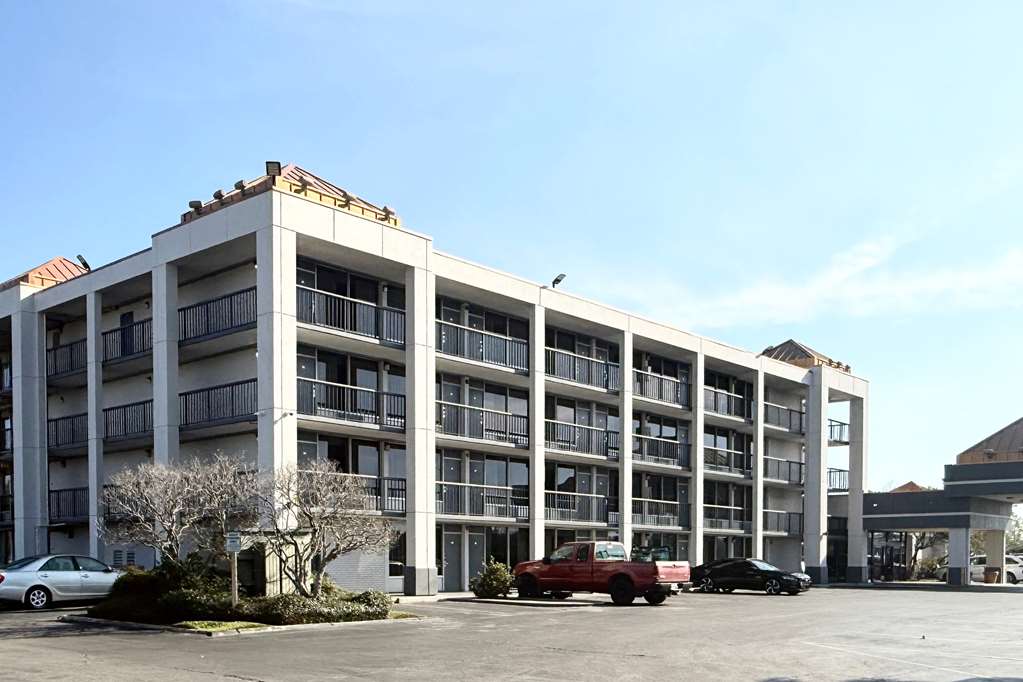 Quality Inn & Suites Baton Rouge West Port Allen - photo 2