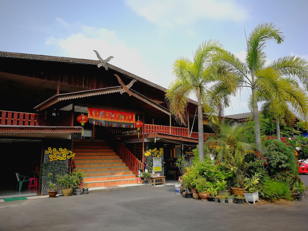 Pueng Luang Hotel in Damnoen Saduak, Thailand