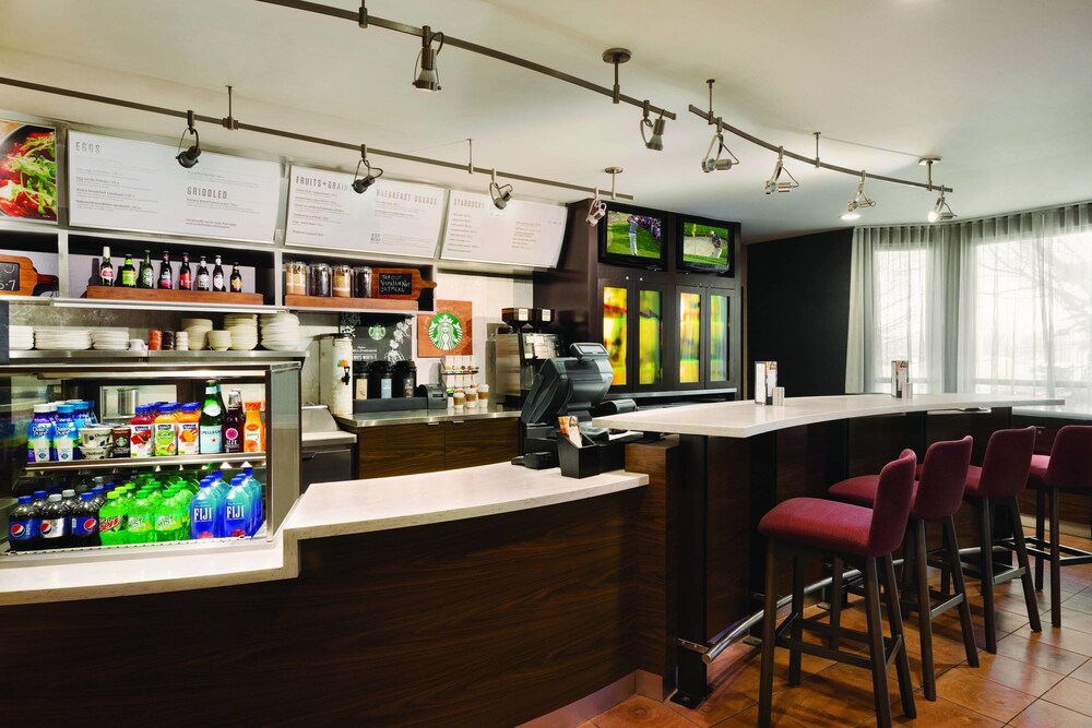 Courtyard By Marriott Topeka — Topeka