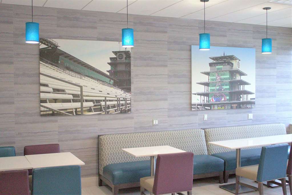 La Quinta Inn & Suites by Wyndham Indianapolis Downtown - photo 17