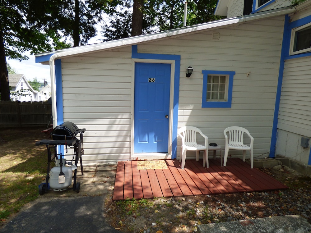 Weirs Beach Motel and Cottages - photo 8