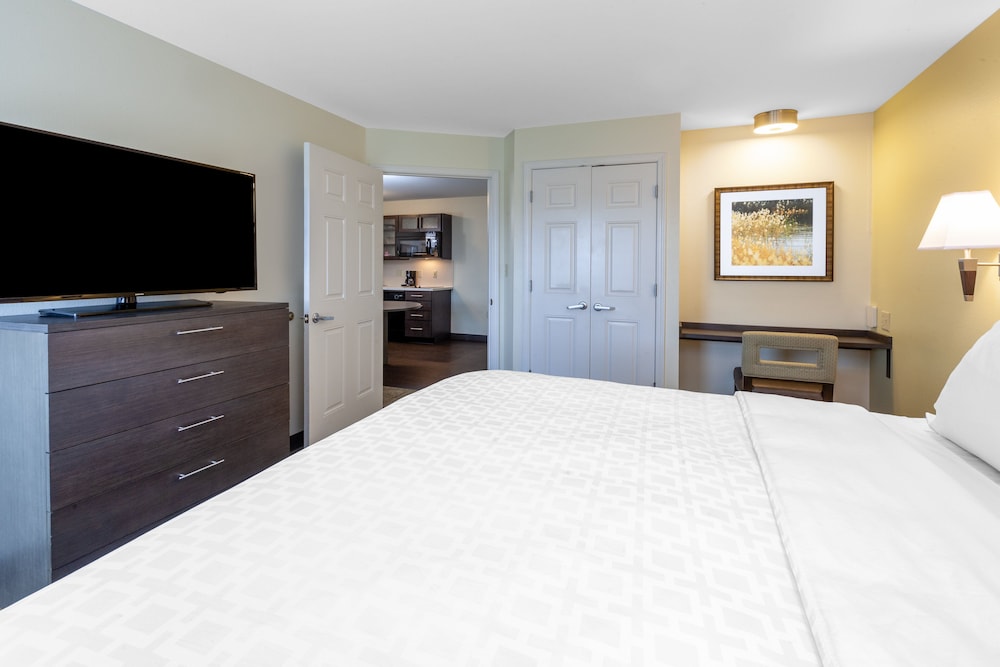 Candlewood Suites Kalamazoo Se by IHG - photo 10