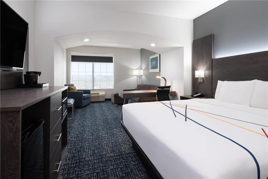 La Quinta Inn & Suites by Wyndham Muskogee - photo 18