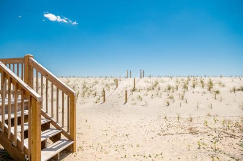 Divine Intervention by Oak Island Accommodations - photo 24
