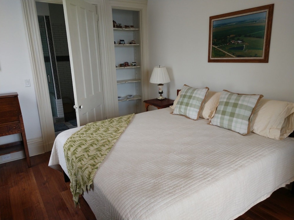The Tiskilwa Inn - photo 5