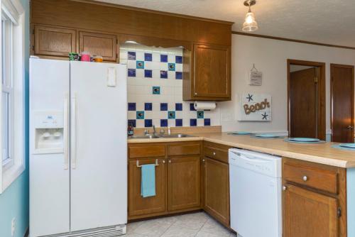 Out of the Blue by Oak Island Accommodations - photo 39