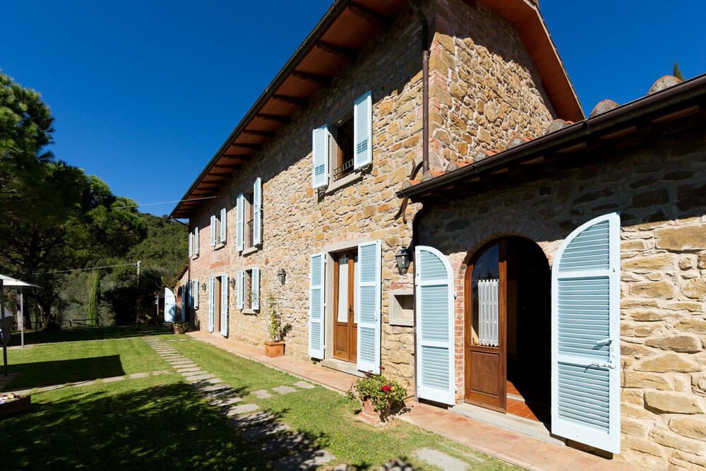 Poggio Olivo — 4-Star Luxury Hotel in Acquaviva, Italy