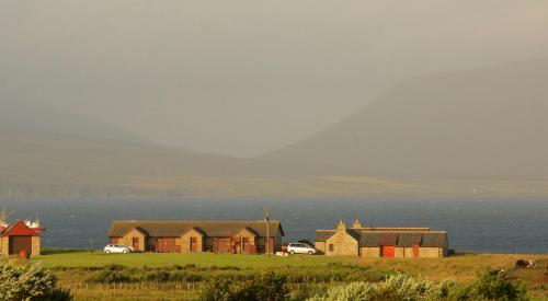 Buxa Farm Chalets - carbon neutral hotel in Orkney