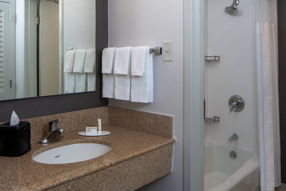 Courtyard by Marriott Memphis East Park Avenue - photo 13