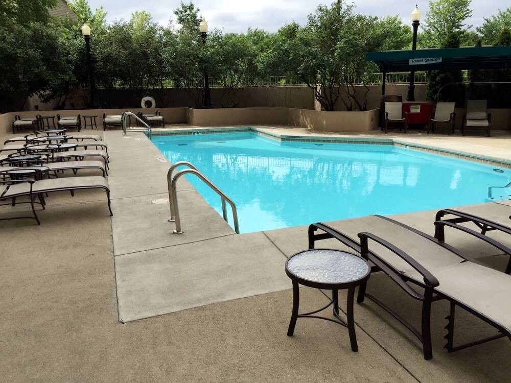 Sheraton Suites Columbus Worthington - photo 9