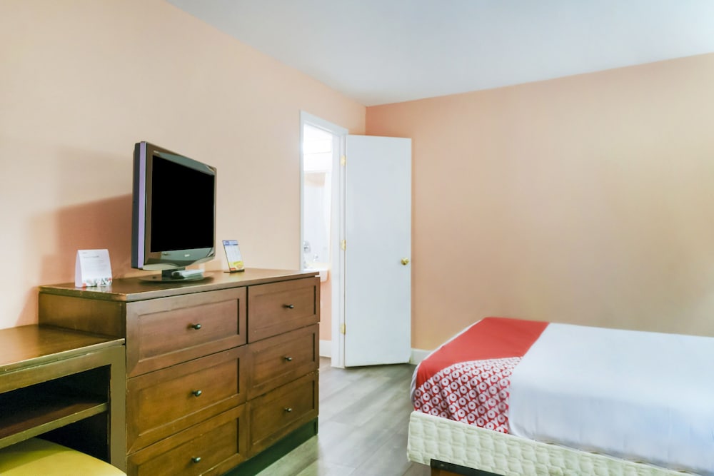 OYO Hotel Myrtle Beach Kings Hwy - photo 11