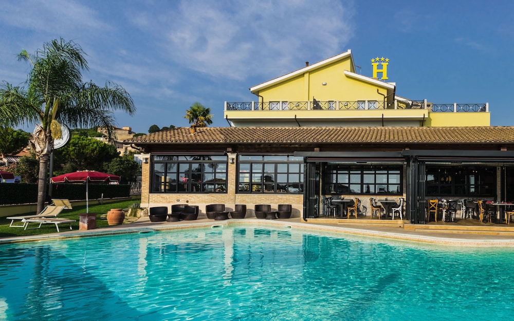 Villa Tirreno — 4-Star Luxury Hotel in Tarquinia, Italy