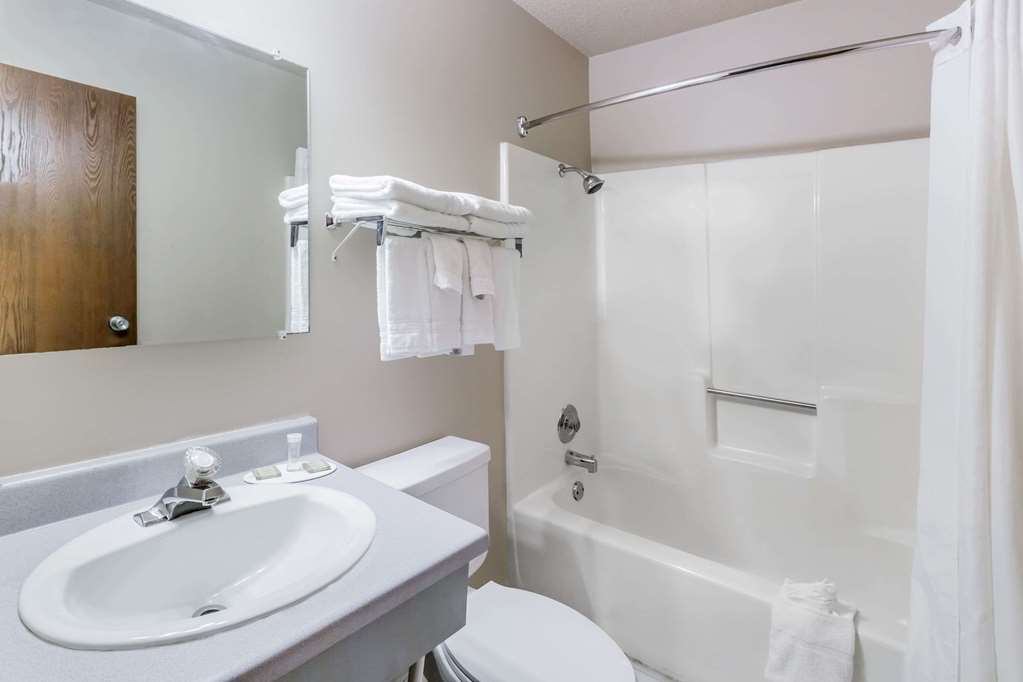Super 8 by Wyndham Madison - photo 10