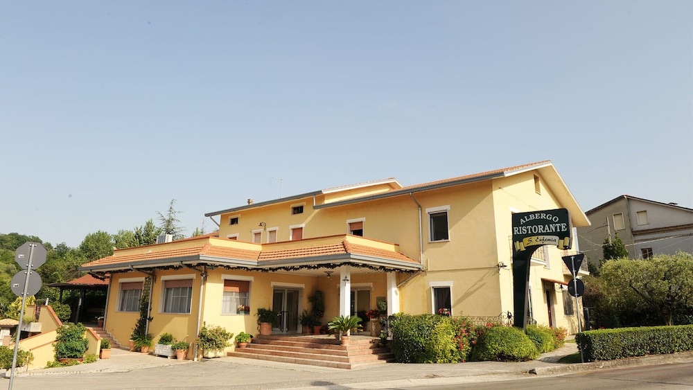 Sant'Eufemia - last minute hotel in Fara Filiorum Petri