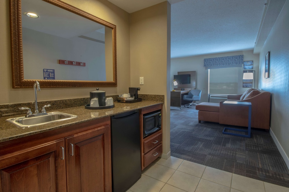 Hampton Inn & Suites Chesapeake Battlefield Blvd. - photo 18