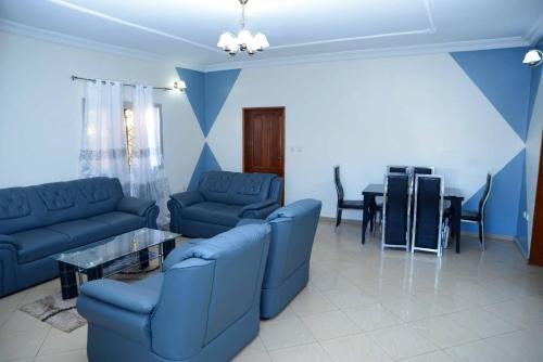 Appart meuble Jouvence chez Chantal & Francis — 4-Star Luxury Hotel in Yaounde, Cameroon