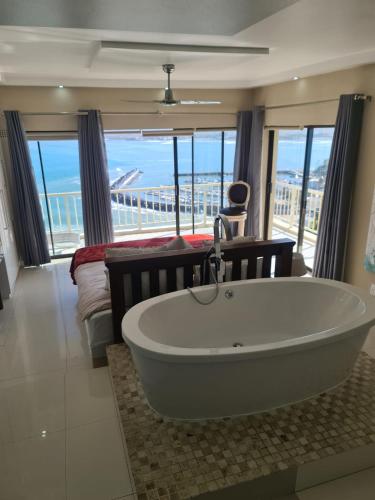Bikini Beach Manor — 4-Star Luxury Hotel in Cape Town, South Africa