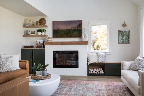 M22 Hemlock House Lakefront home in wine country with playroom — 4-Star Luxury Hotel in Traverse City, United States