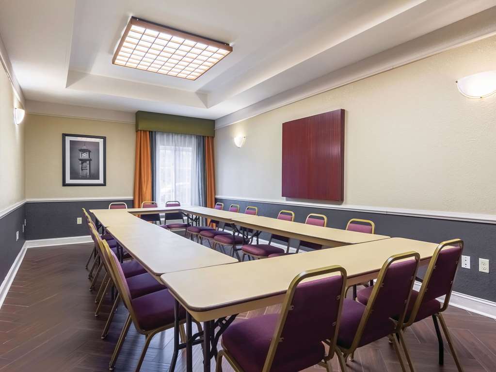 La Quinta Inn & Suites by Wyndham Prattville - photo 49