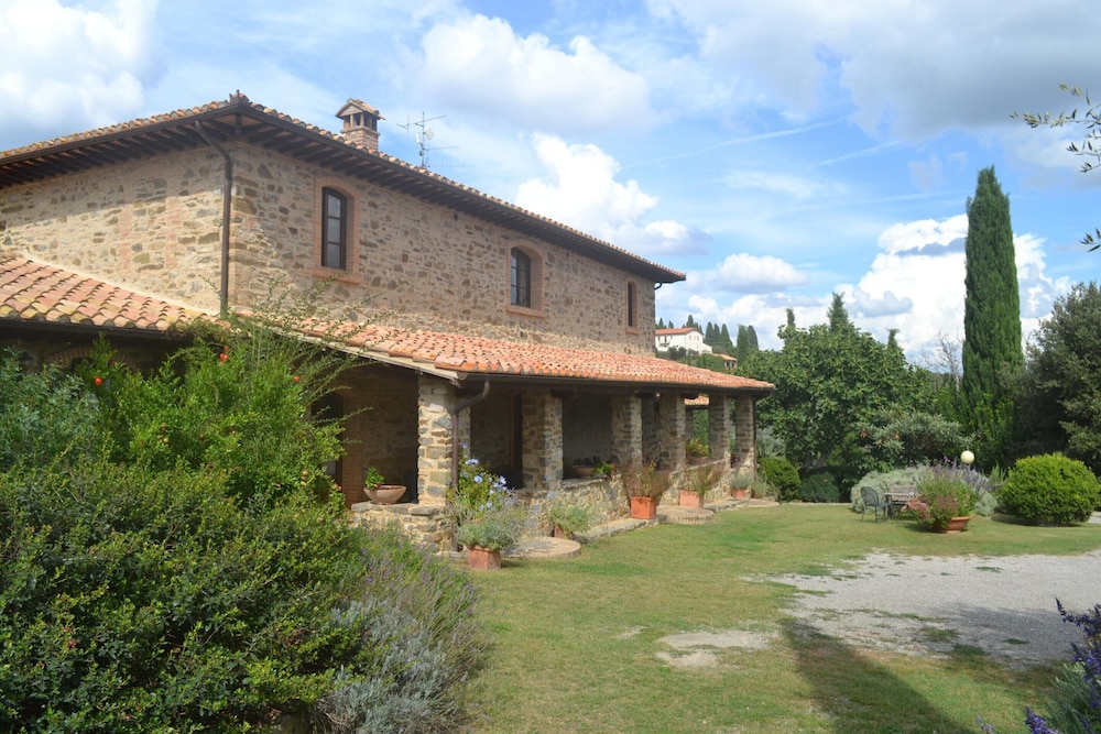 Casale in Tuscany with Pool — 4-Star Luxury Hotel in Castel Del Piano, Italy