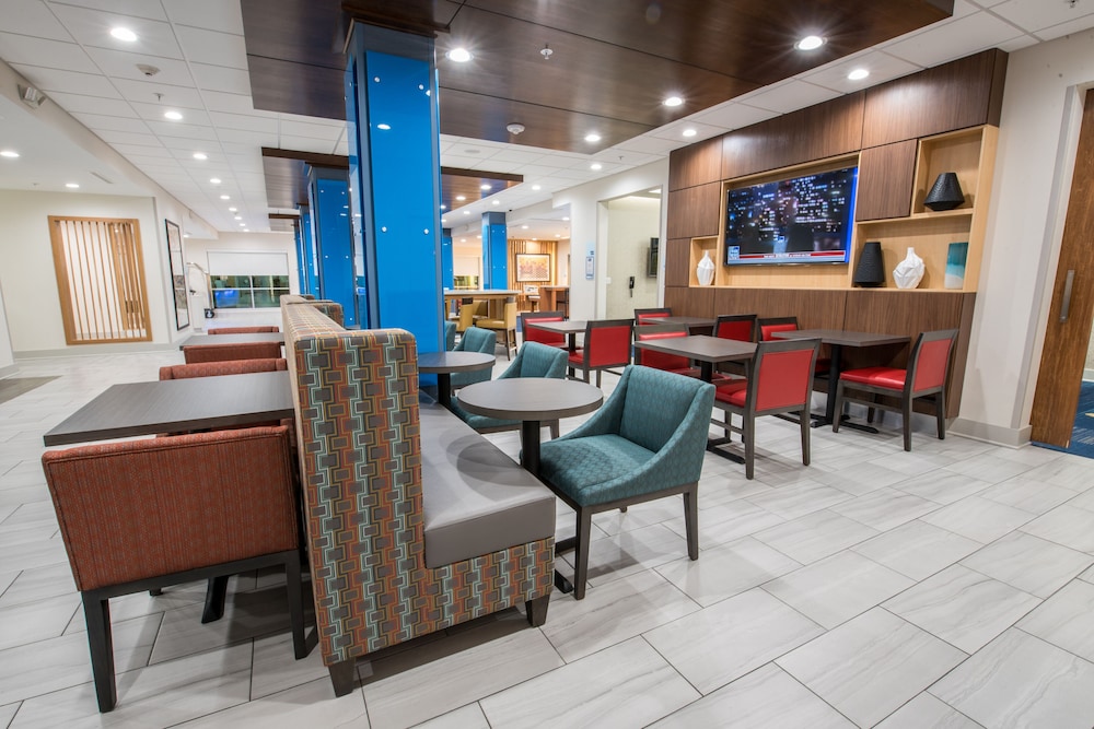 Holiday Inn Express & Suites Lake Charles South Casino Area by IHG - photo 8
