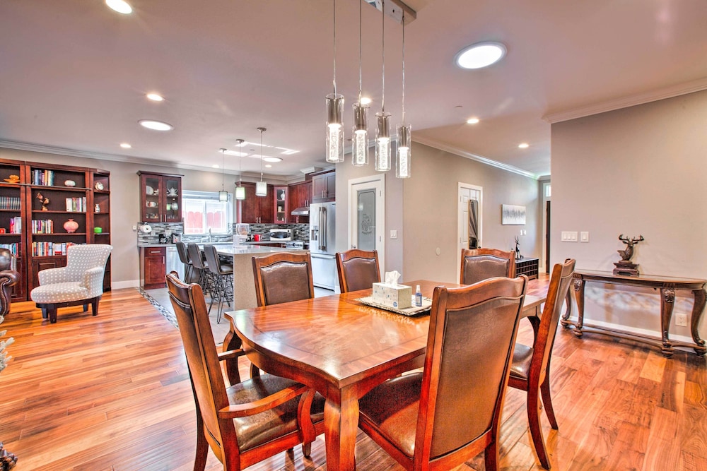Bright Fremont Gem W Fenced Backyard Patio — Fremont