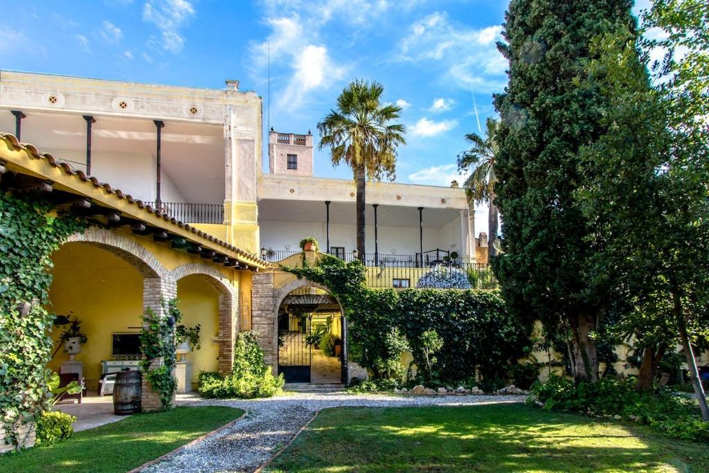Catalunya Casas Impressive and Idyllic mansion for up to 40 people — hotel in Vilanova I La Geltru