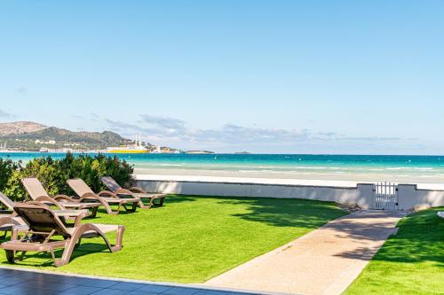 Villa Garballons 9 Alcudia Sea Front by PriorityVillas — 4-Star Luxury Hotel in Alcudia, Spain
