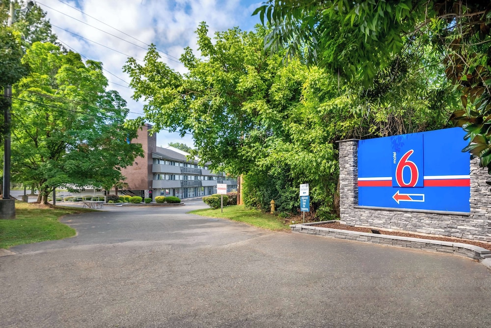 Motel 6 Charlotte NC Coliseum - photo 23