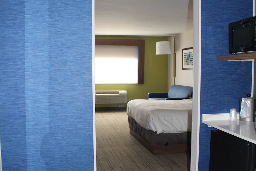 Holiday Inn Express Hotel & Suites Raton by IHG - photo 34