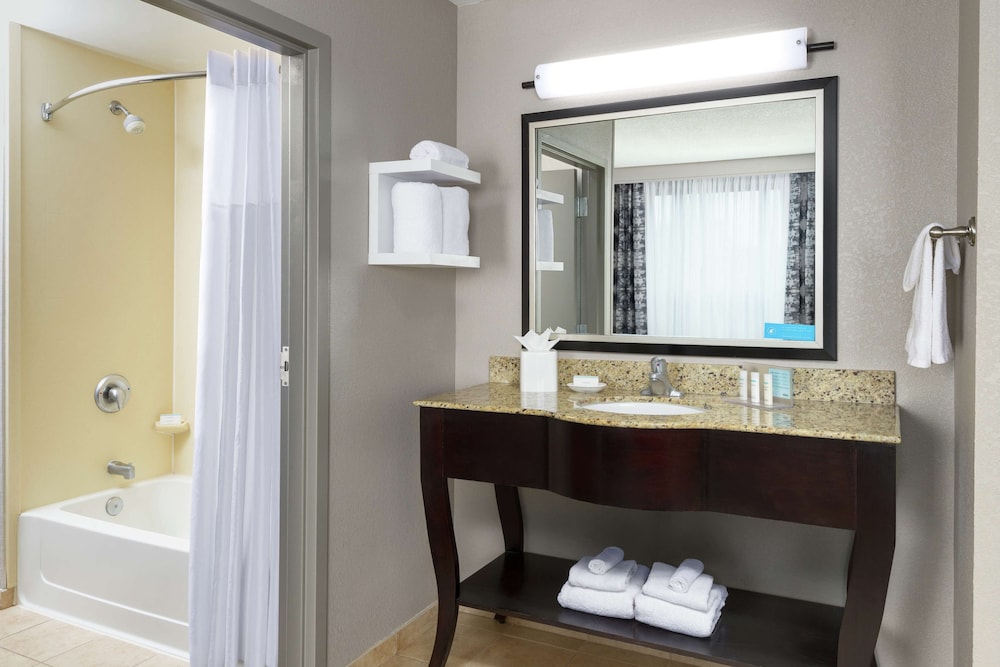 Hampton Inn & Suites National Harbor Alexandria Area - photo 17