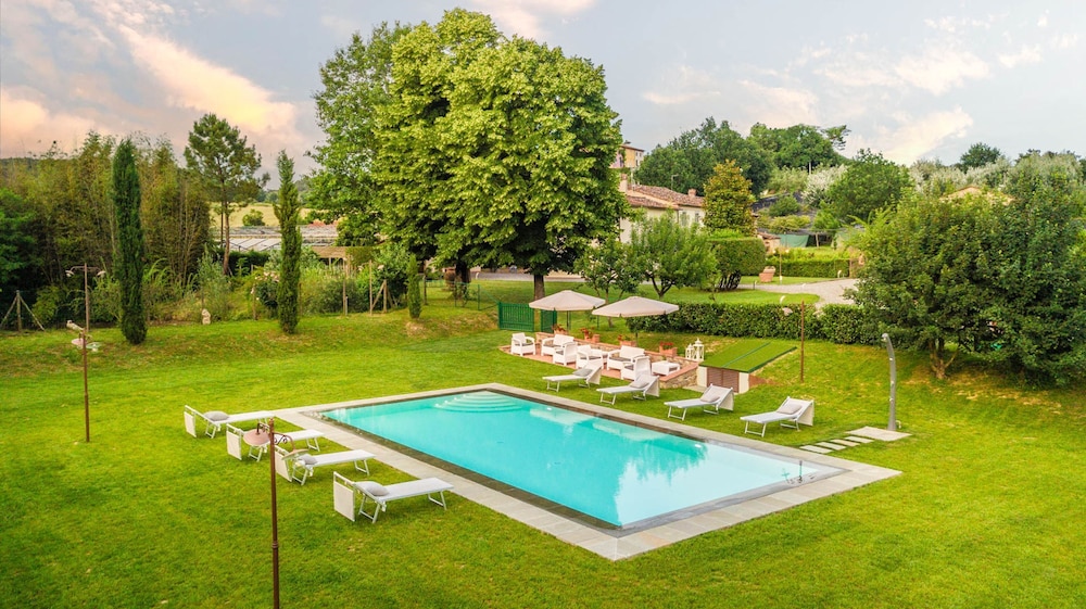 Villa Papari in Gragnano — 4-Star Luxury Hotel in Capannori, Italy