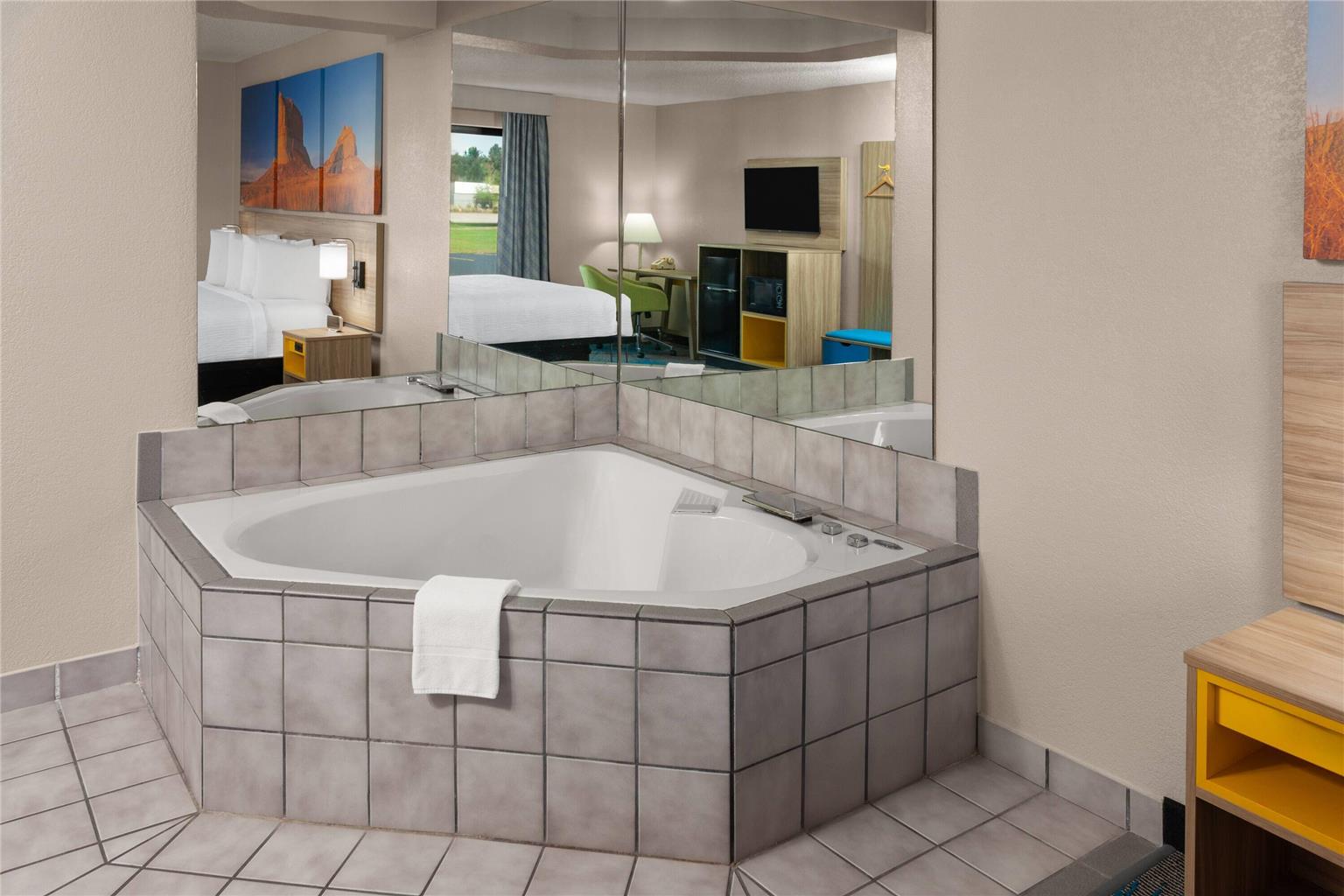 Days Inn by Wyndham Eagle River - photo 18